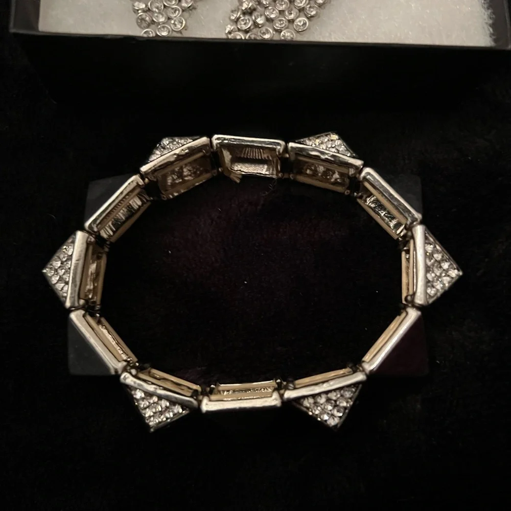 BEBE Swarovski Silver Rhinestone Chainmail Long Drop Earrings w Bracelet Set - Picture 3 of 13